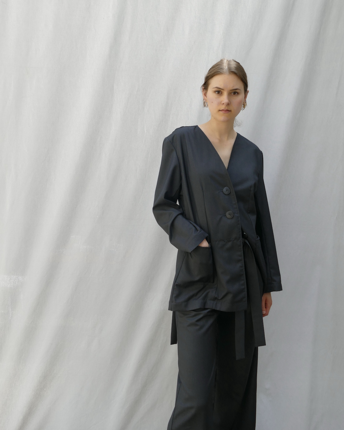 648a0b7788bbf9ced8d7c0f6_P1100159 Veste grise
