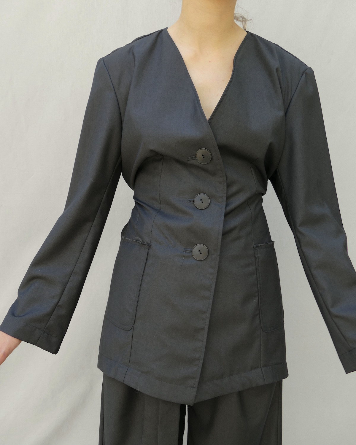 648a0b79e1763ff4ea4cd0e8_P1090898 Veste grise